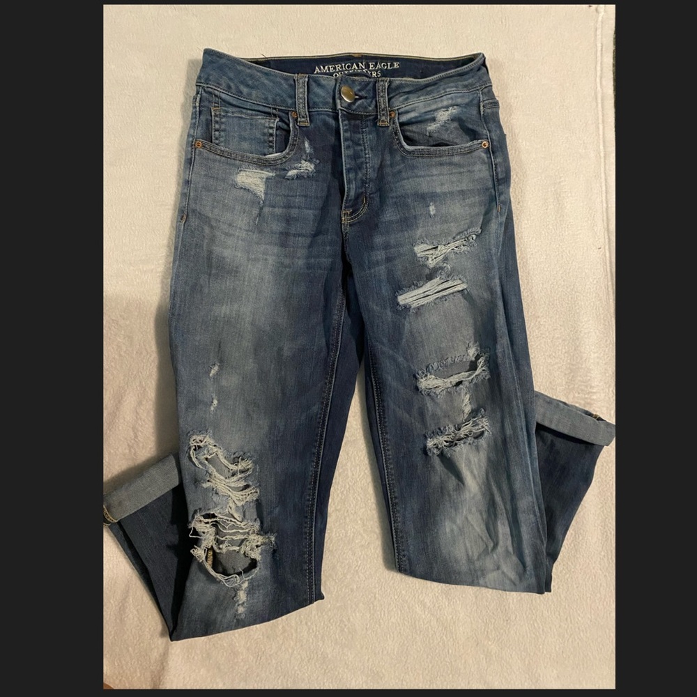American Eagle size 2 Tomgirl Jeans